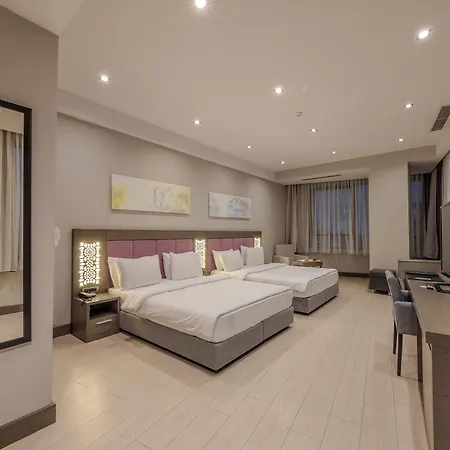 Hotel Hilly 4*
